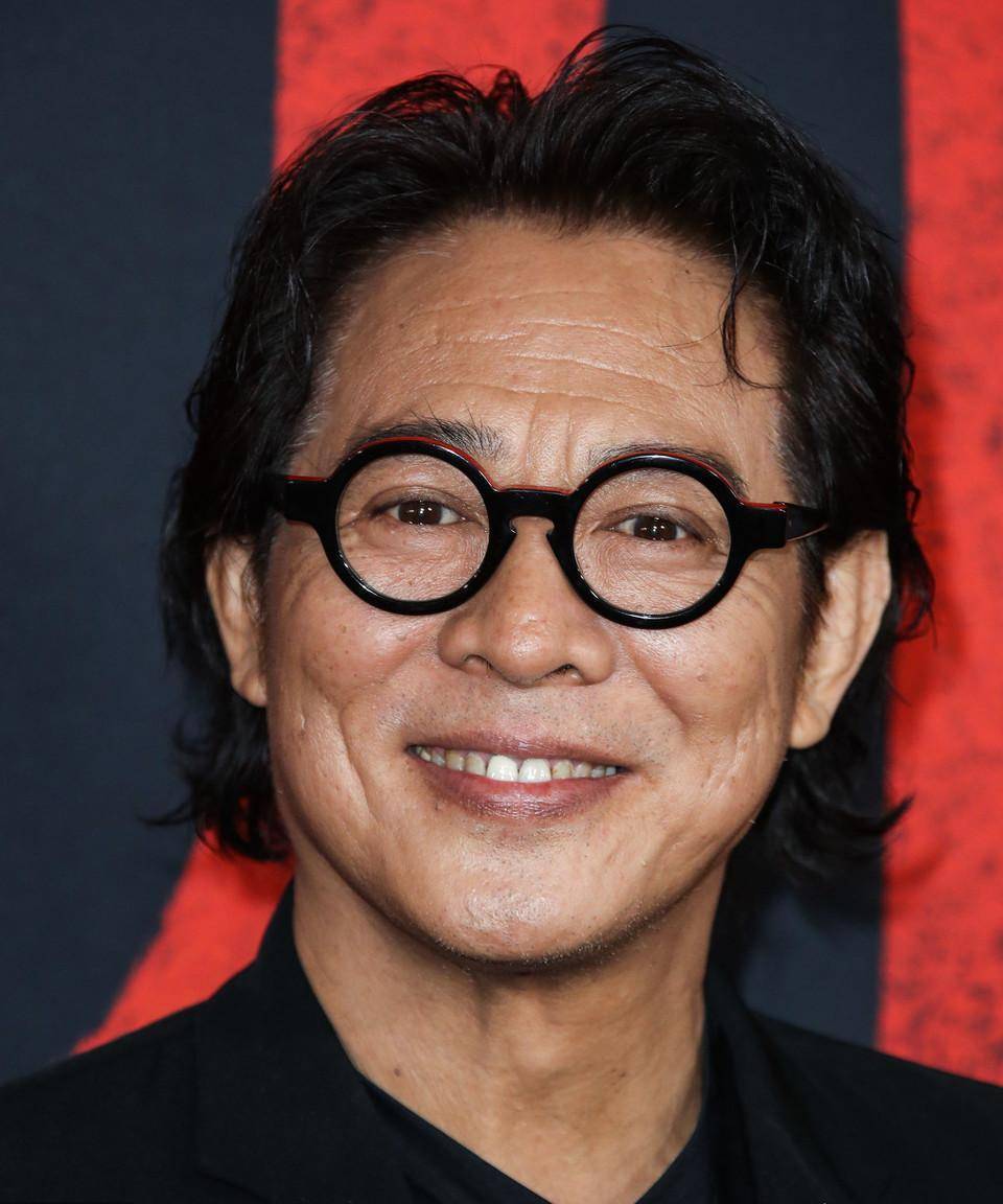 李连杰家人照片曝光,两个女儿颜值都这么高?网友:难怪藏着