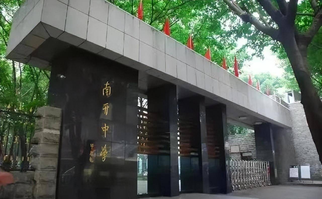 恭喜！重庆市4所学校入围清华北大优秀生源地，被誉为重庆四小龙