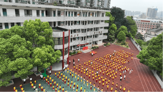 红花坡上红领巾红心永向党 ——雨花区红花坡小学举行2022年秋季开学