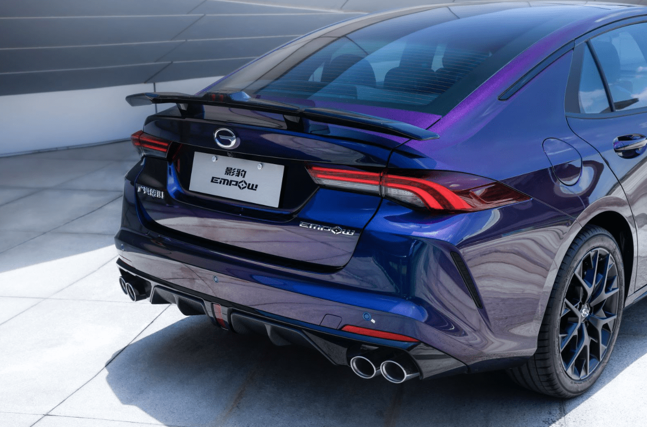 广汽传祺影豹混动版正式亮相,动力升级,百公里油耗仅4.3升!