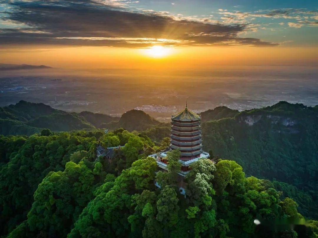 听,它们在讲述都江堰的故事._青城山_李冰_摄影