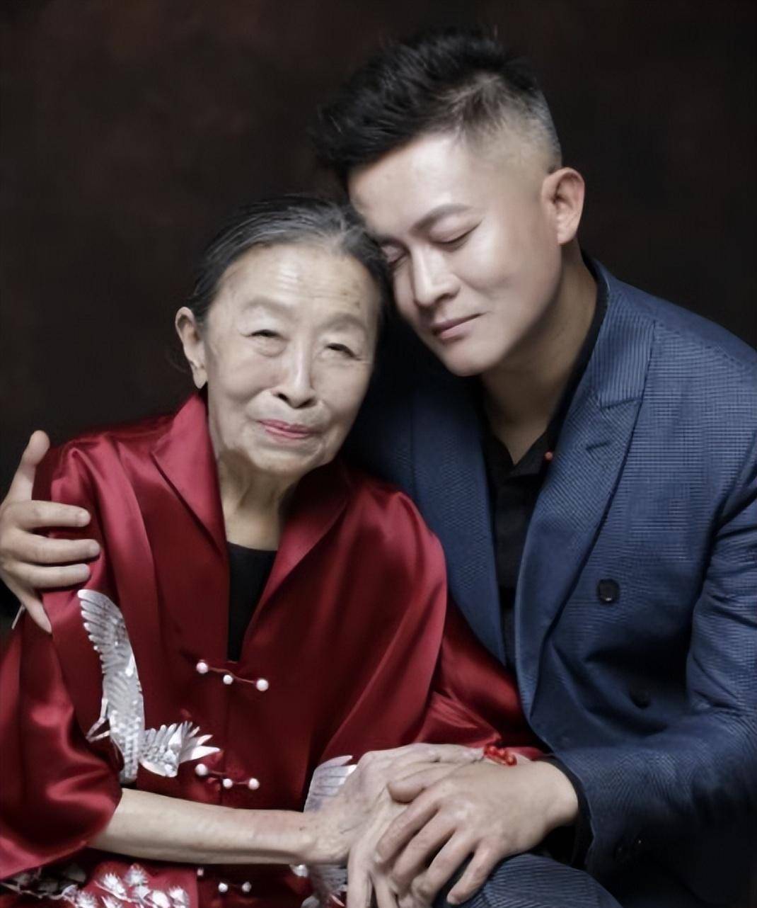 张少华:一生节俭住40平方米房子去世1年多,老伴的痴情让人落泪_妈妈