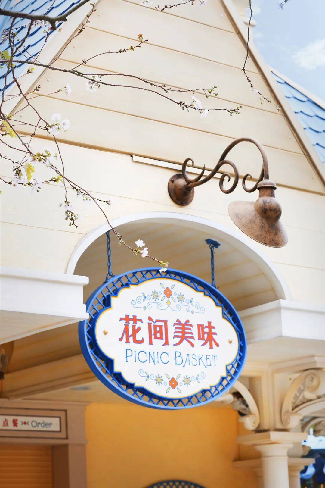 玲娜贝儿主题花坛、国庆特别城堡投影……上海迪士尼“惊喜”升级！