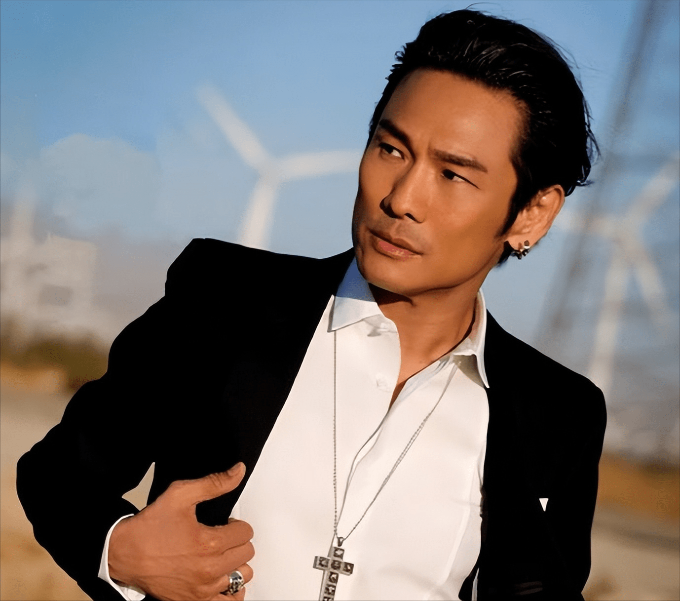 情断吴君如,50岁娶26岁娇妻,比岳母大1岁的杜德伟,如今怎样了_音乐