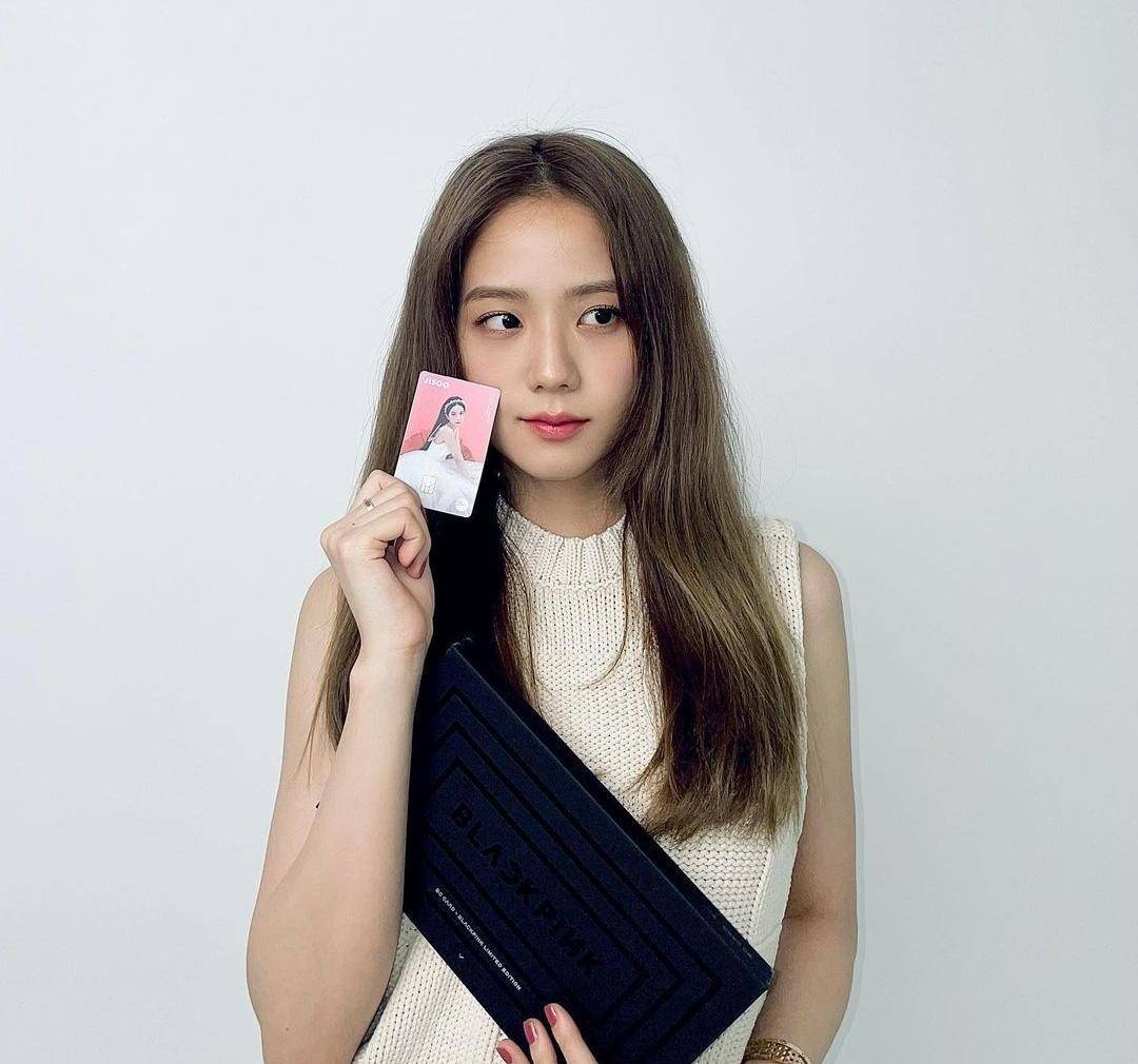 16岁jisoo被yg看中,做练习生时还被sm星探屡次挖墙角.