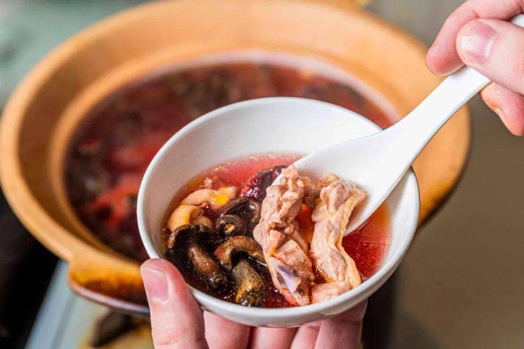 红菇清鸡汤