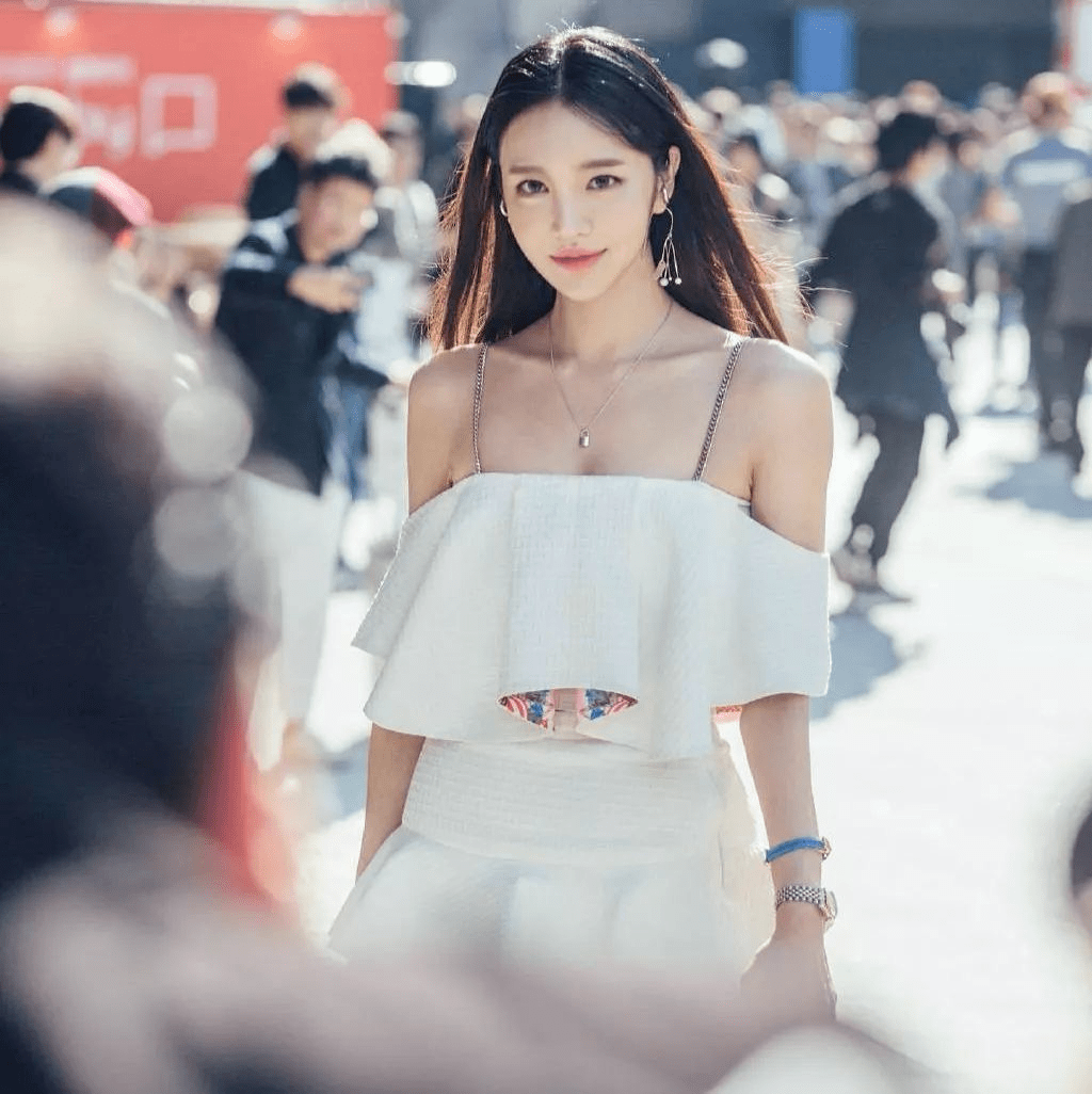 李燕花最新身材照曝光直男大呼我又沦陷了