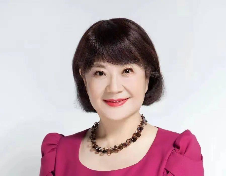 女高音歌唱家,浙江省合唱协会名誉理事长谭丽娟(以年龄为序)专家顾问