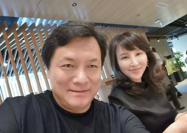 郭靖宇的老婆,你也一定不会陌生,演员岳丽娜,前段时间翻拍剧《小娘惹