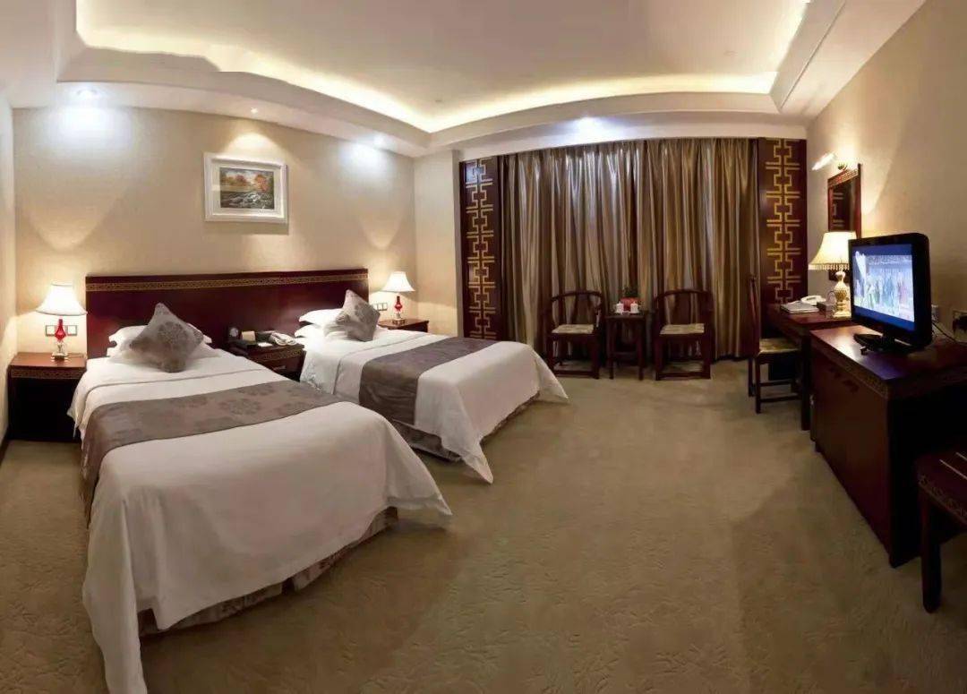 【山水推荐线路】威海荣成五钻酒店双动纯玩四日游2450元/人_成山头