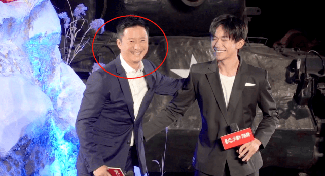吴京和千玺合照搞怪求关注,看他与千玺的相处,战狼3主演有望了_易烊