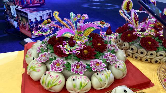 李巍巍说,通过开展霍州年馍的产业化,标准化生产,不仅为当地农村妇女