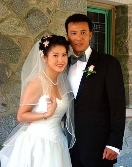 李婉华:自曝参加过富豪饭局,情断吴镇宇,何家劲,后嫁豪门享福_因为