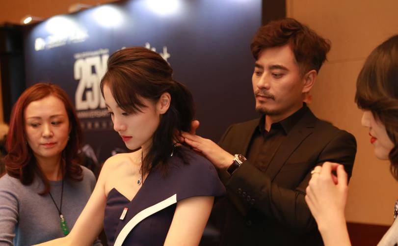 武松被小说描绘成为一个空手打死老虎的男人,所以自然是武力非凡,是