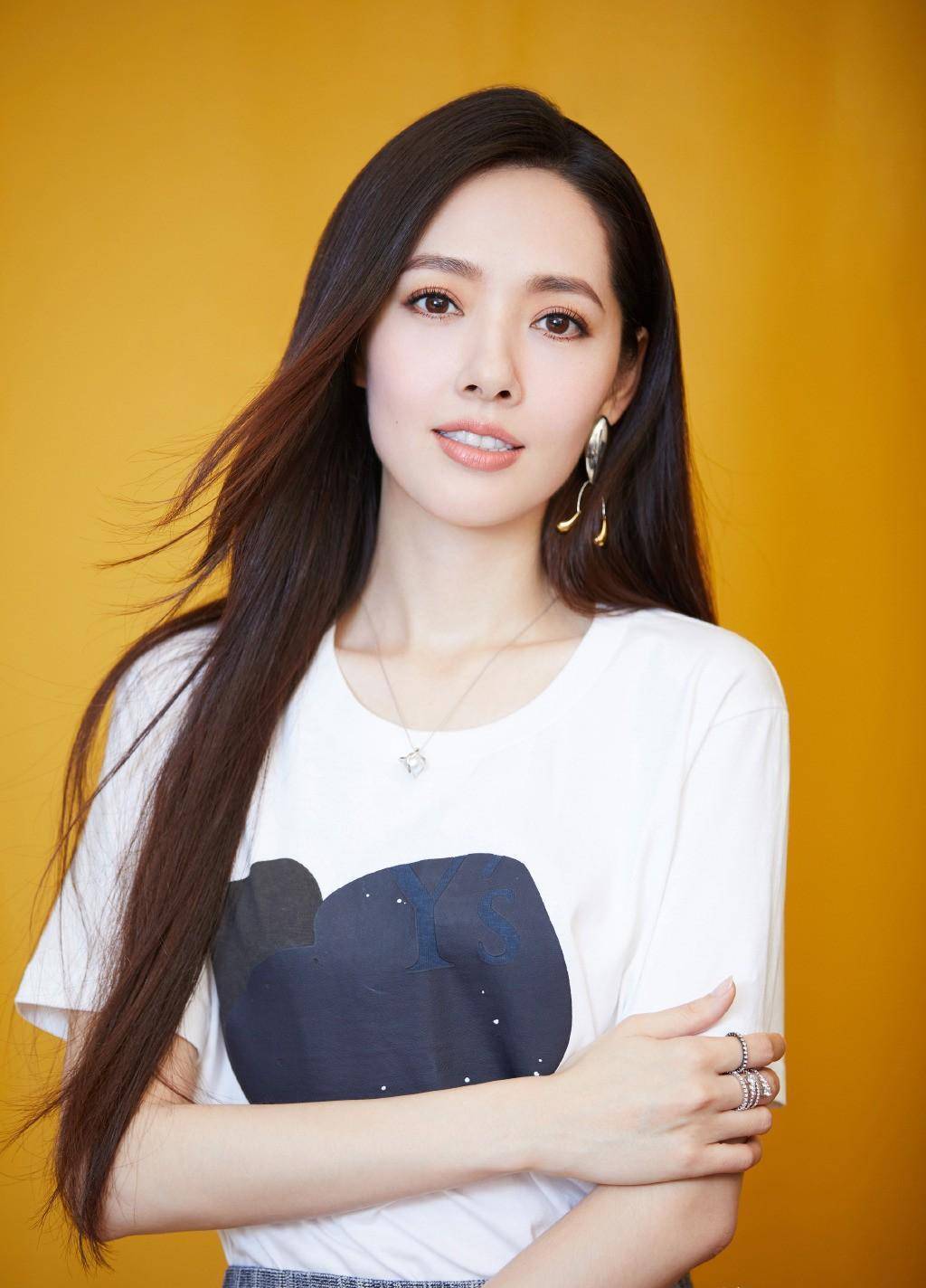 五官端正才好看,这些明星告诉你,嘴歪才是yyds_美女_嘴巴_柳岩