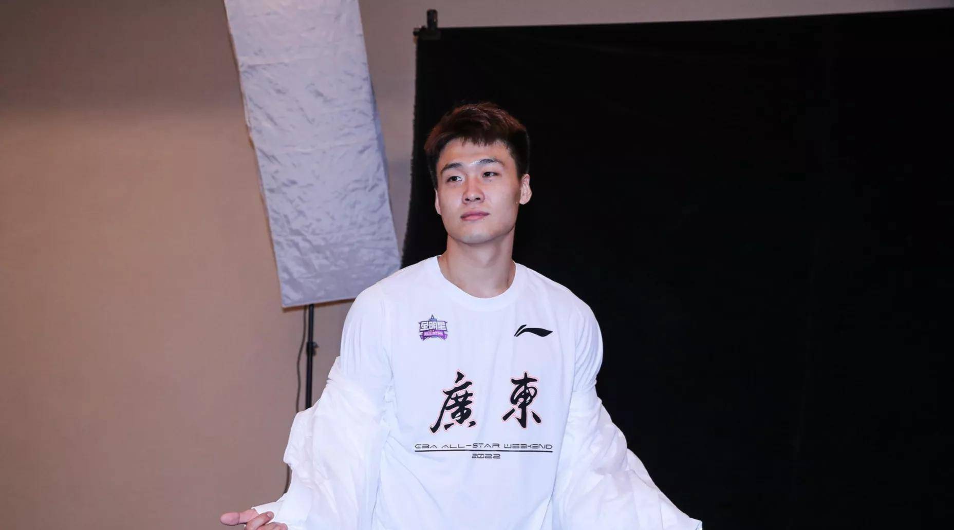 赵睿基本确定续约广东,齐麟迎来23岁生日,男篮公布二队集训名单_球员