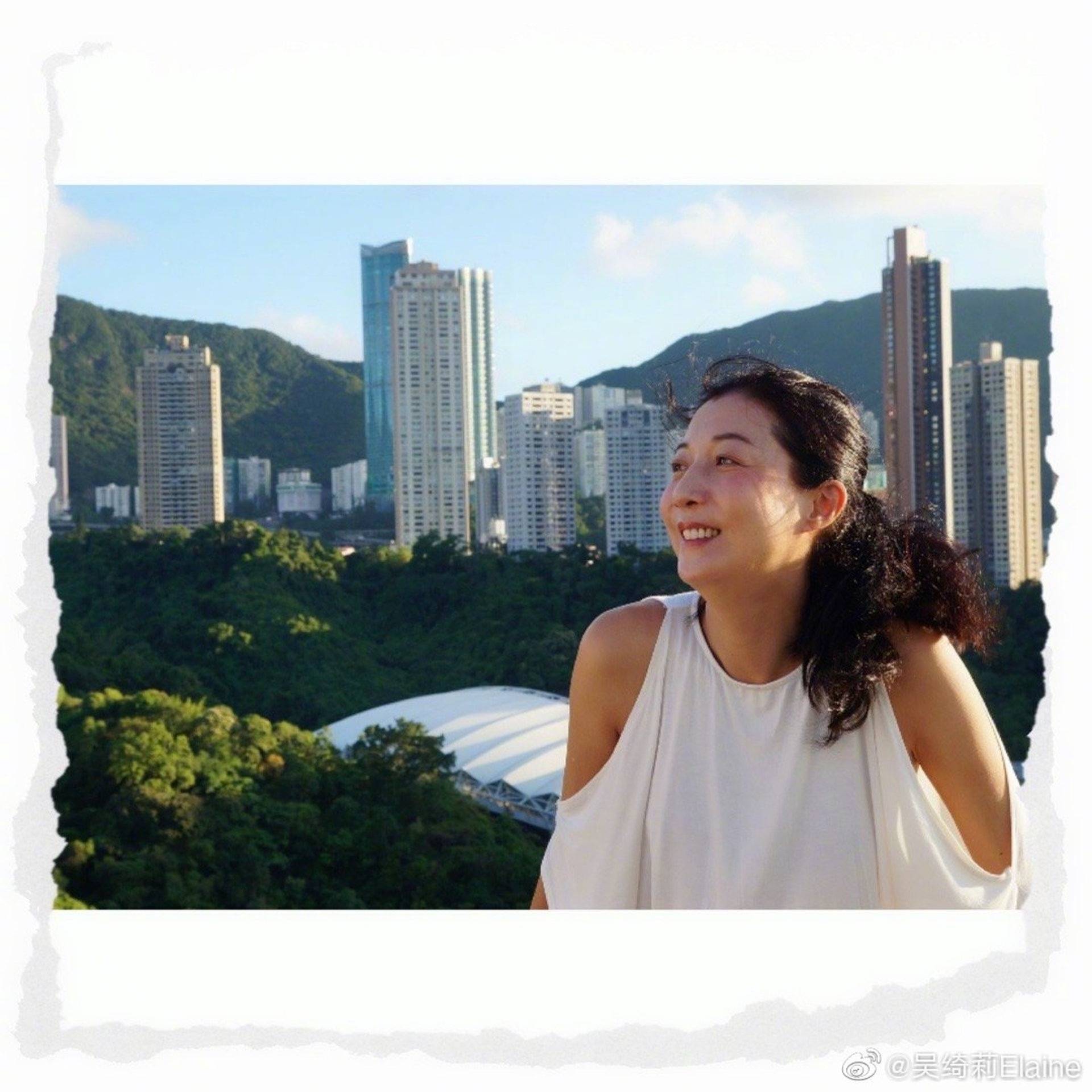 吴绮莉曝80岁父亲在美国现状,搭地铁差点被推下车,遭当地人歧视_女儿