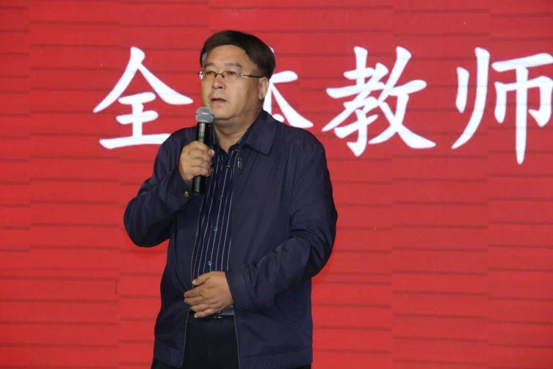 王小龙老师图片