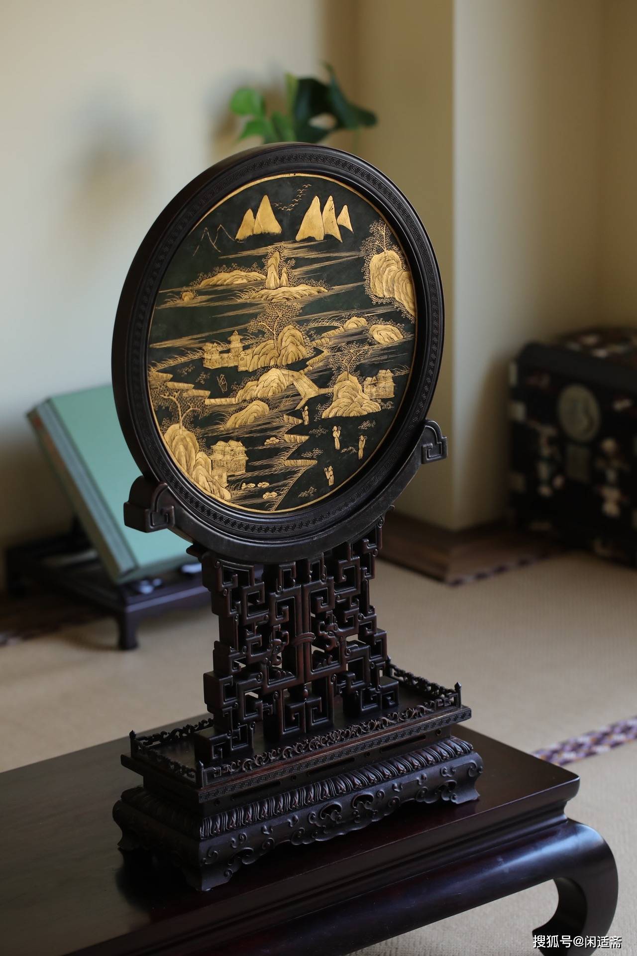 文房陈设之美,百宝嵌圆屏,童子骑羊图