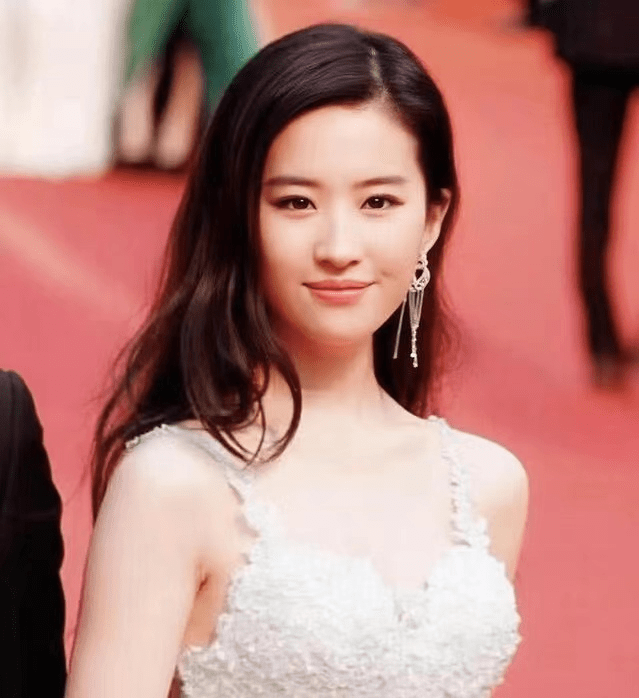 撞脸刘亦菲的5位美人,1位成了她"干妈",2位已成人生赢家_刘诗诗