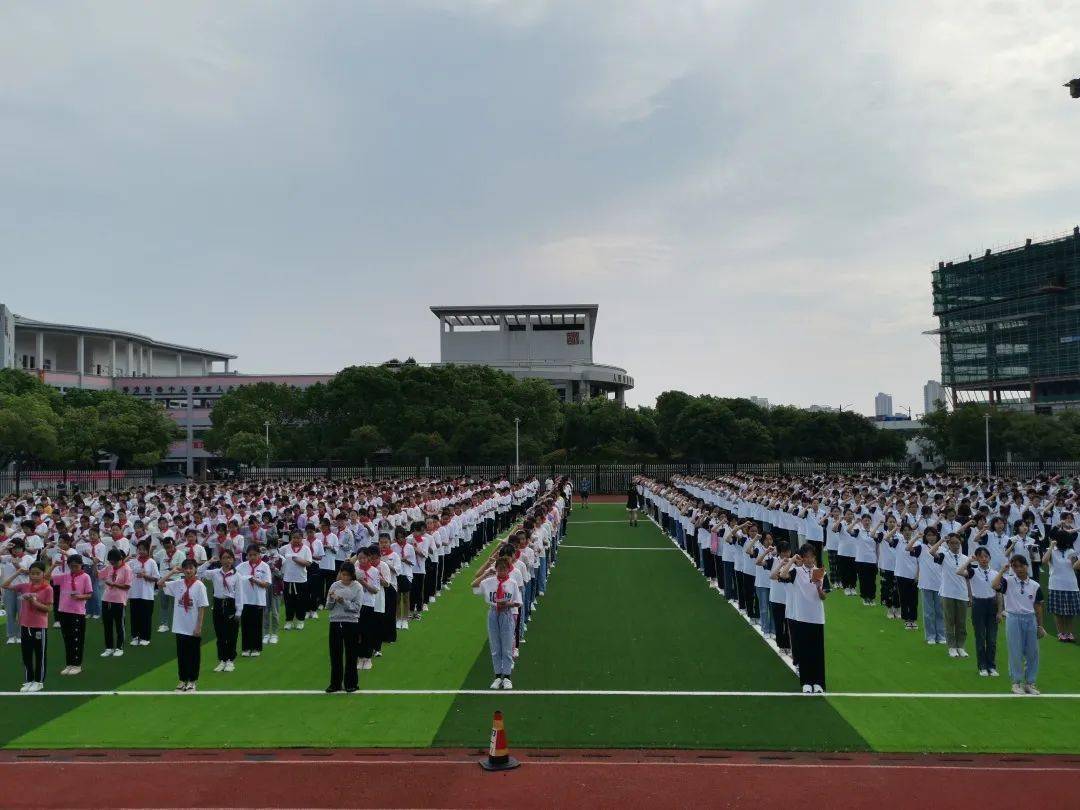 常熟市孝友中学全市各中小学还以班级为单位集中开展内容丰富,形式各