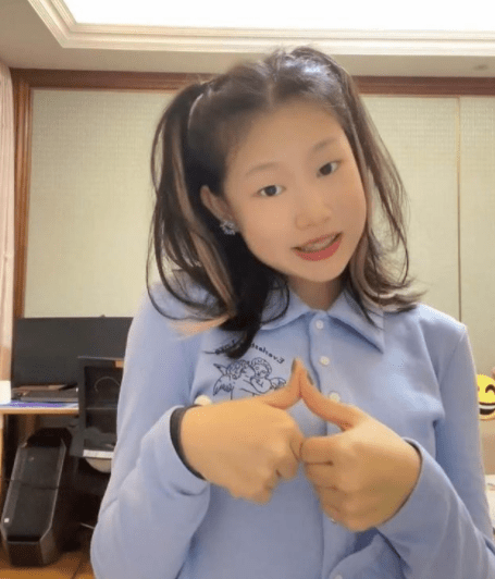 小沈阳女儿曾被吐槽长得丑,现在女大十八变,长成高级"女团脸"_沈佳润