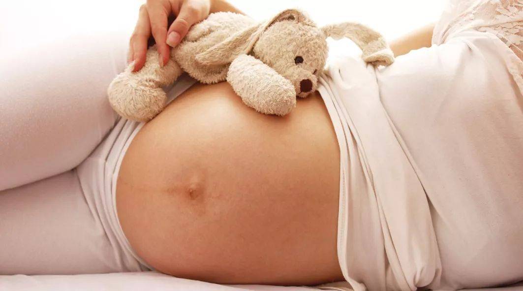 孕晚期的4种睡眠姿势,这种最好,但也不要长时间保持