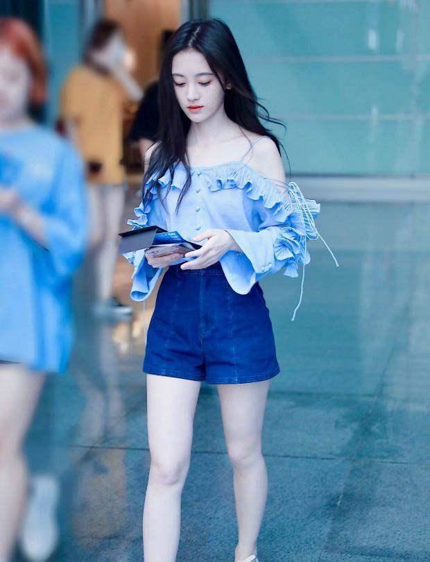 千年难遇的美人,鞠婧祎的长相非常温柔,她的日常私服如何呢?