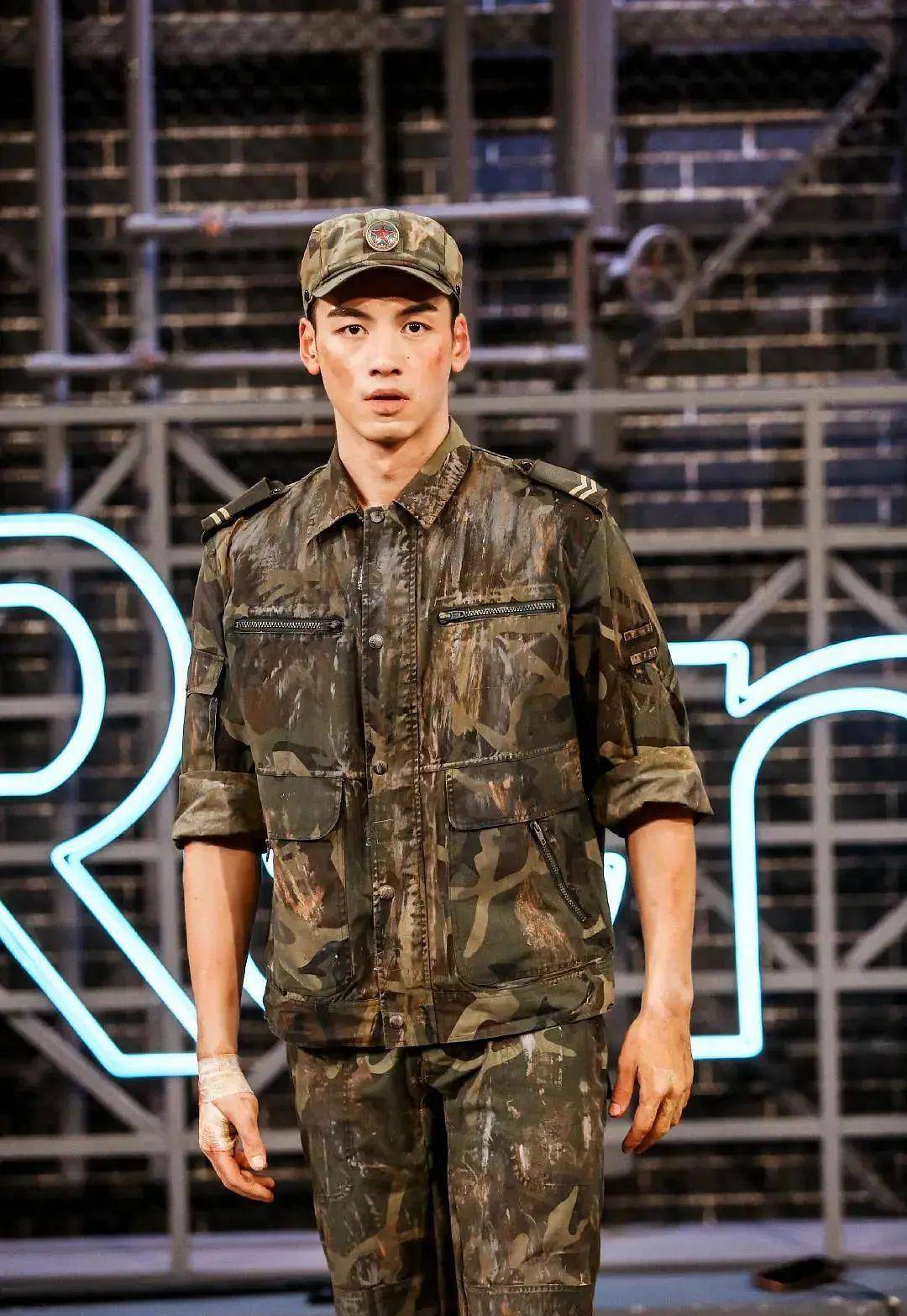 杨洋男闺蜜刘迦舞蹈功底技惊四座,生活中恋上比自己大13岁女友_哥哥