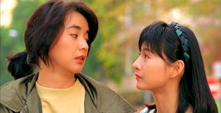 1988年,胡慧中在成龍監製的電影《霸王花》中飾演超級警花,憑藉身手不