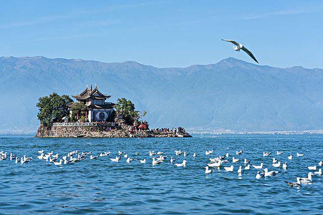 中国的“湖泊之王”，位于云南大理境内，清澈见底值得一观