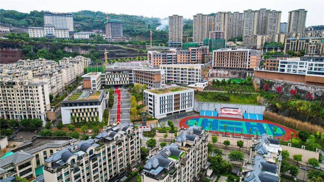 云阳这所学校学生能"躺平"午睡了~~_课桌椅_小学_配送