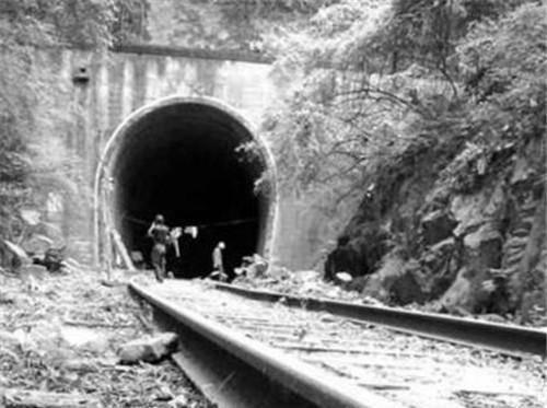 意大利“幽灵火车”104人失踪，科学家上车再次消失，他们去了哪