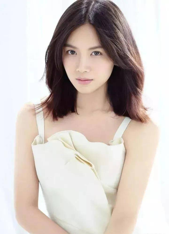 15杨子姗杨子姗1986年出生于江苏省南京市,中国内地影视女演员,歌手