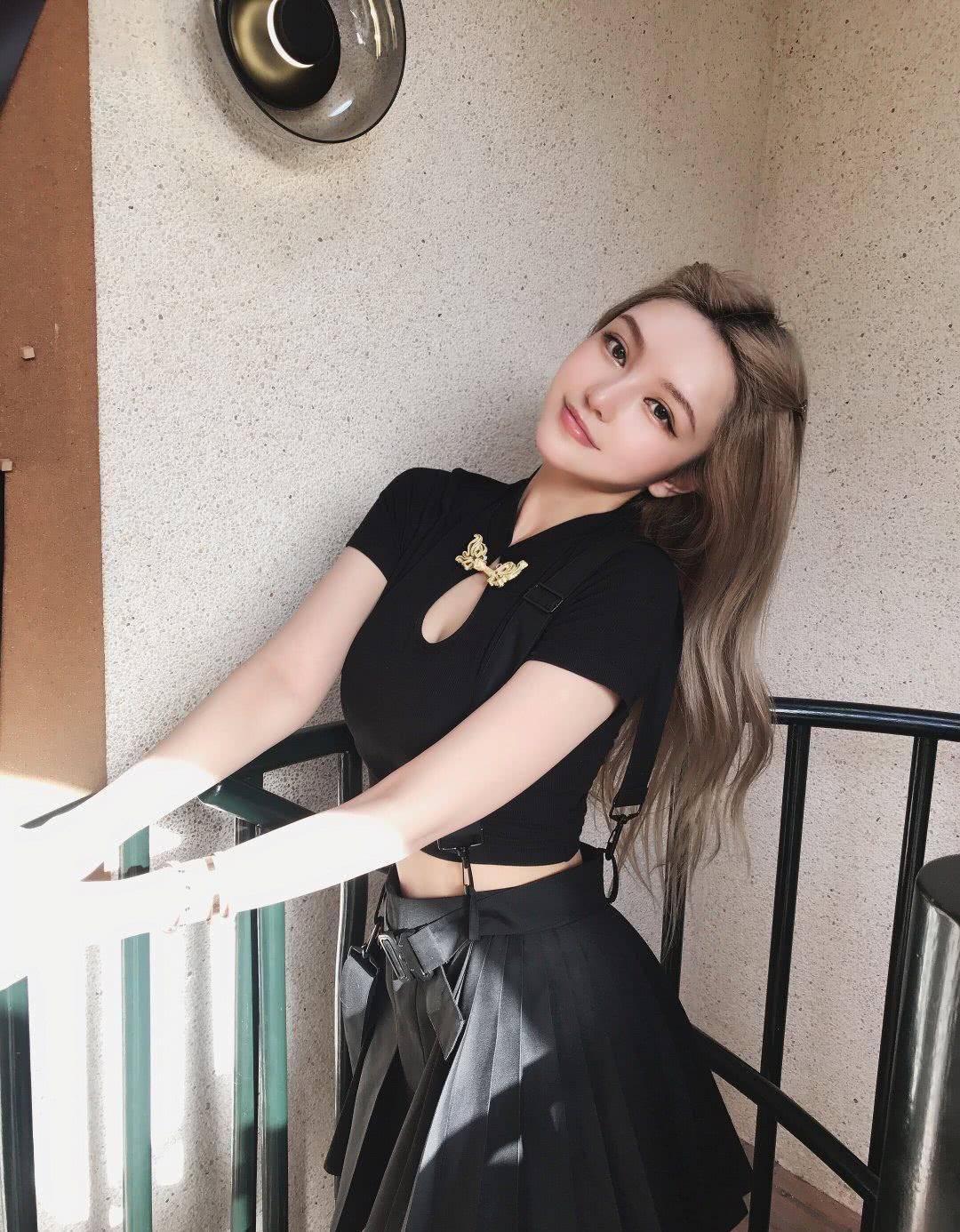 周扬青服装店的出品还是非常不错的,有兴趣的可以前往她的微博去看看