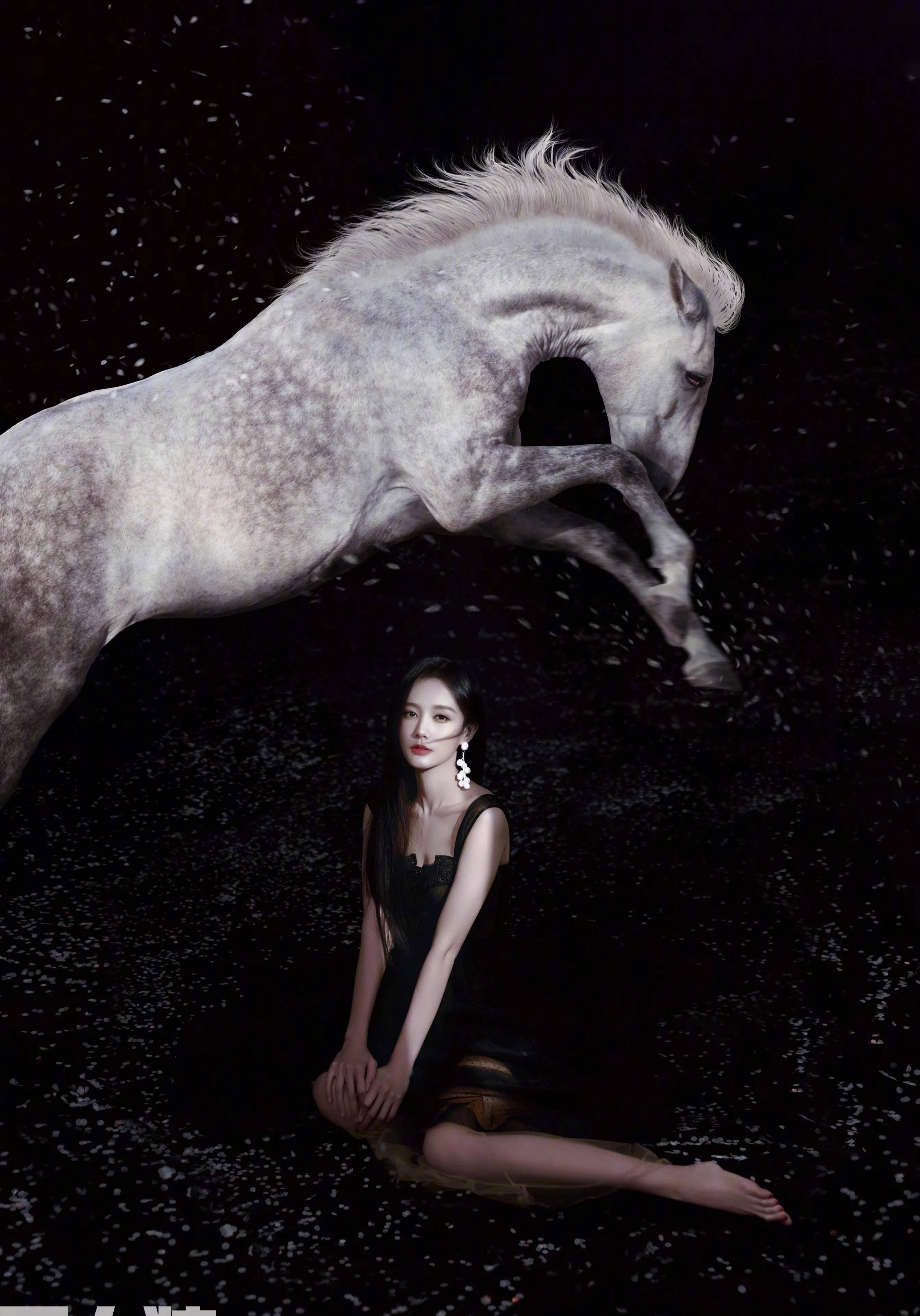 美女明星李一桐骑马写真撞脸名画,给人一种无法形容的性感魅惑感_演技