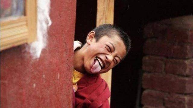 在西藏旅行时，随处可见有人向你吐舌头，竟不是因为看不起你？