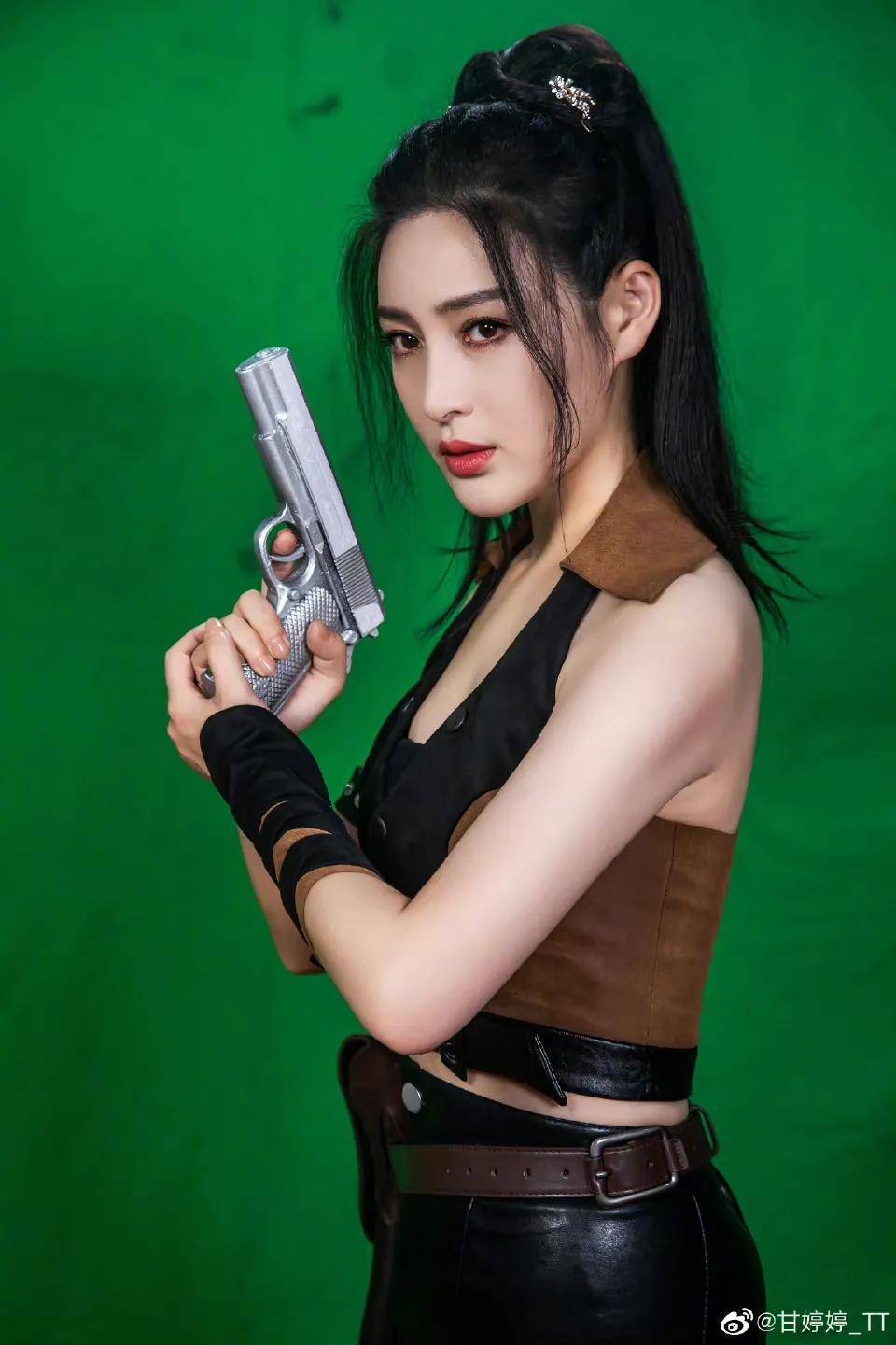 不久前甘婷婷宣布自己主演了一部特工类型的电影《绝色保镖》.