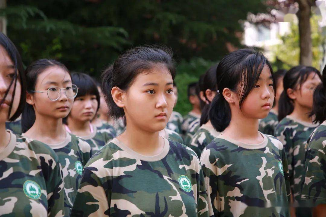 潍坊实验中学:在军训中吹响了新征程的号角_生活_军人_级新生