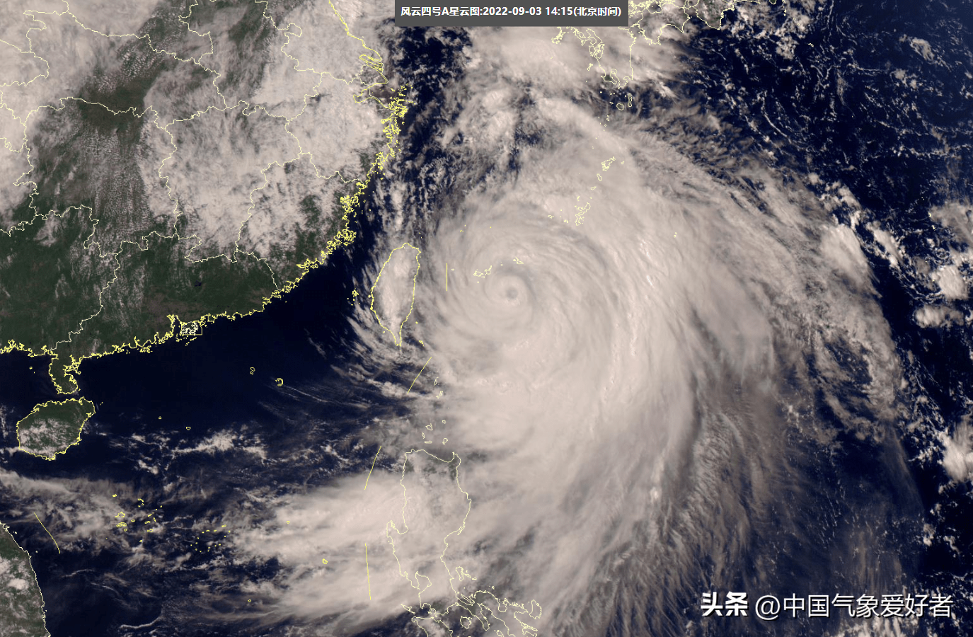 從今天下午的風雲四號高清可見光衛星雲圖上看,之前一度乾癟的颱風軒