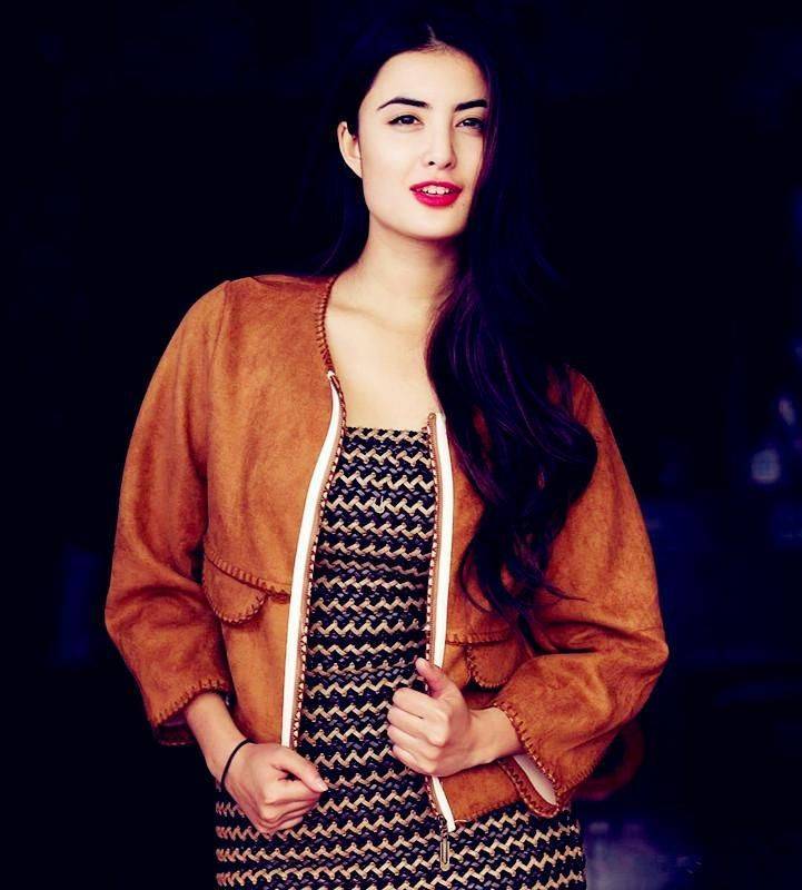 走进尼泊尔美女尼提沙,诠释一个不一样的文化信仰_休闲_服装_女人