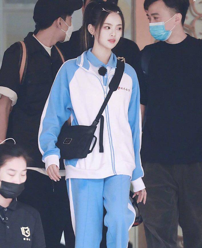 有种"颜值"叫杨超越,穿上校服毫无违和感,校园剧女主没跑了_高中生