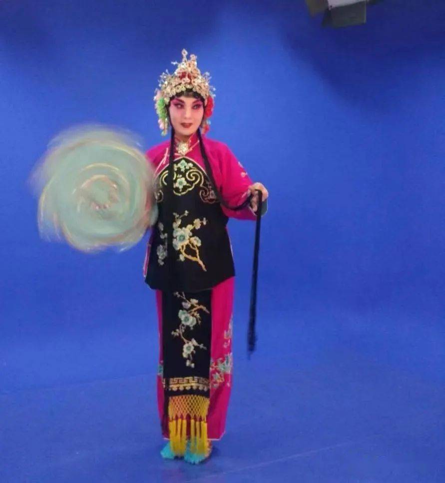 《小二姐做梦》,由石家庄市丝弦剧院演出,扮演小二姐的演员,不但扮相