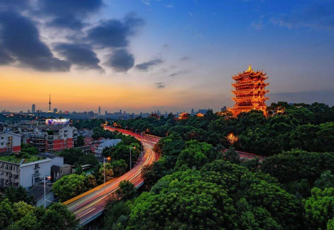 位於今安徽省當塗縣西南長江兩岸,東為東梁山(又稱博望山),西為西梁山