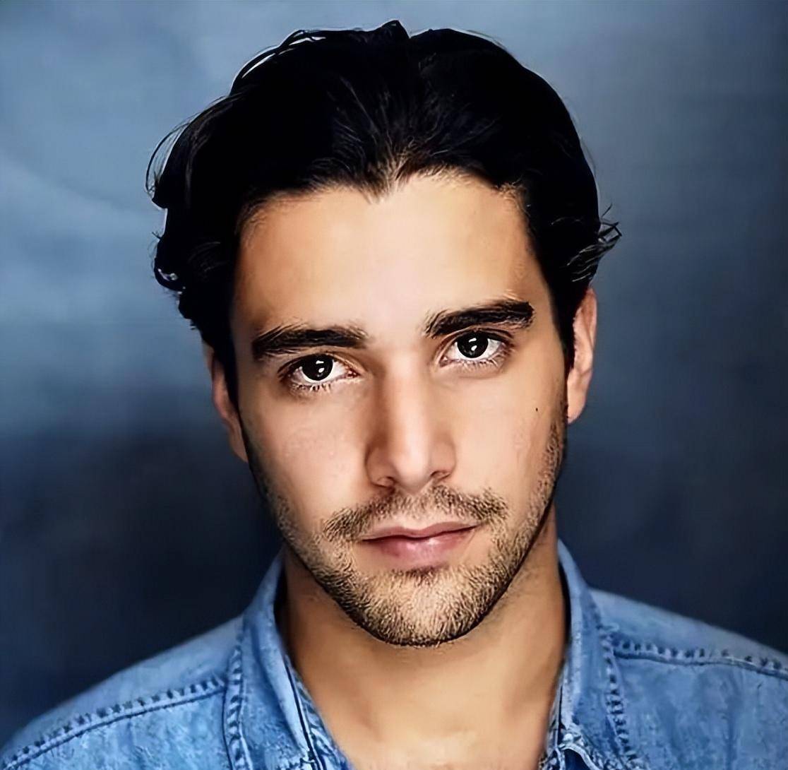 原创《龙之家族》最养眼男演员法比安·佛朗哥-球客体育