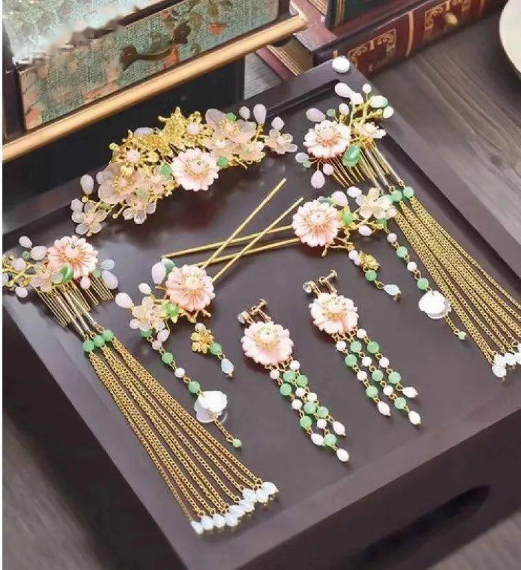 惊艳千年!细品宋代女子发间的潮流时尚_梳篦_女性_头饰