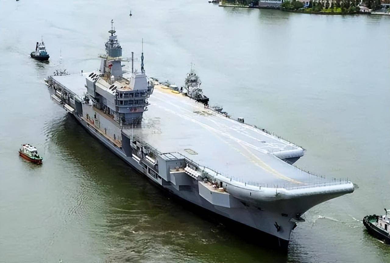 印度维克兰特号航母主雷达未安装就服役,铁板盖住安装位置