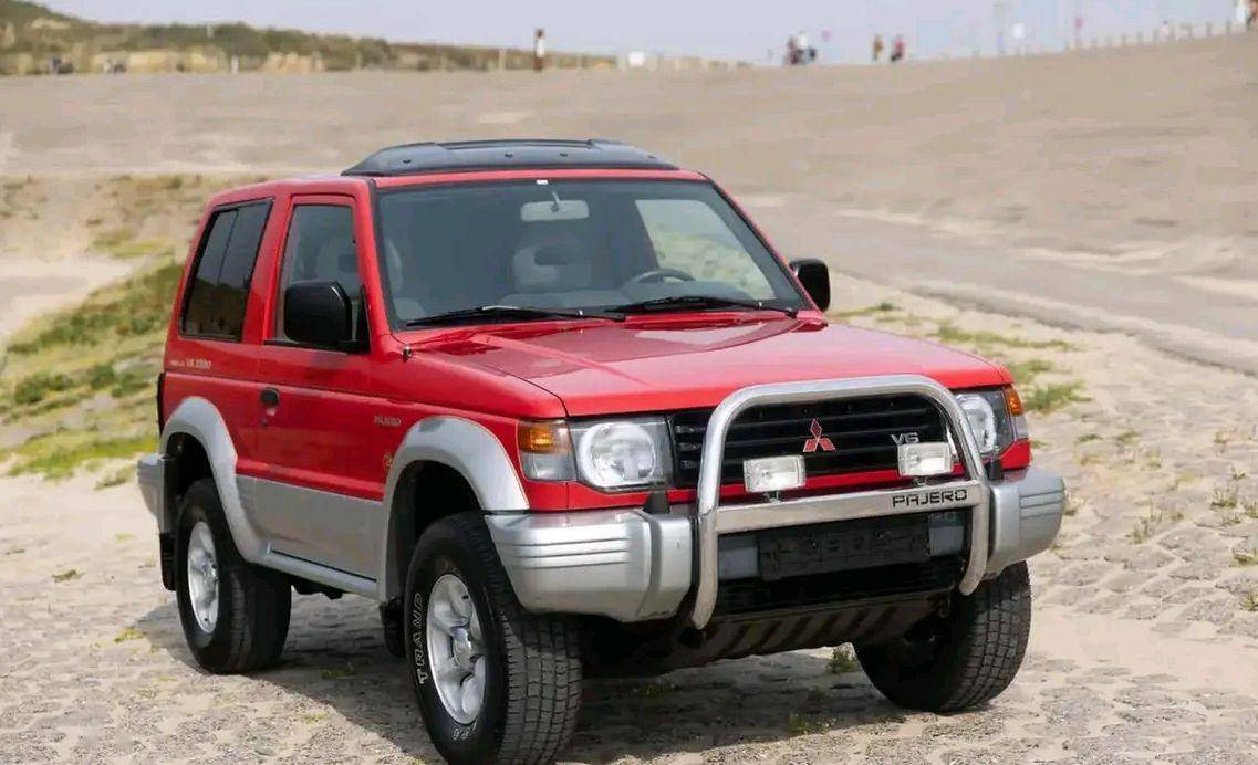 实拍双门三菱帕杰罗,v6引擎 分时四驱 短轴距,霸气_搜狐汽车_搜狐网