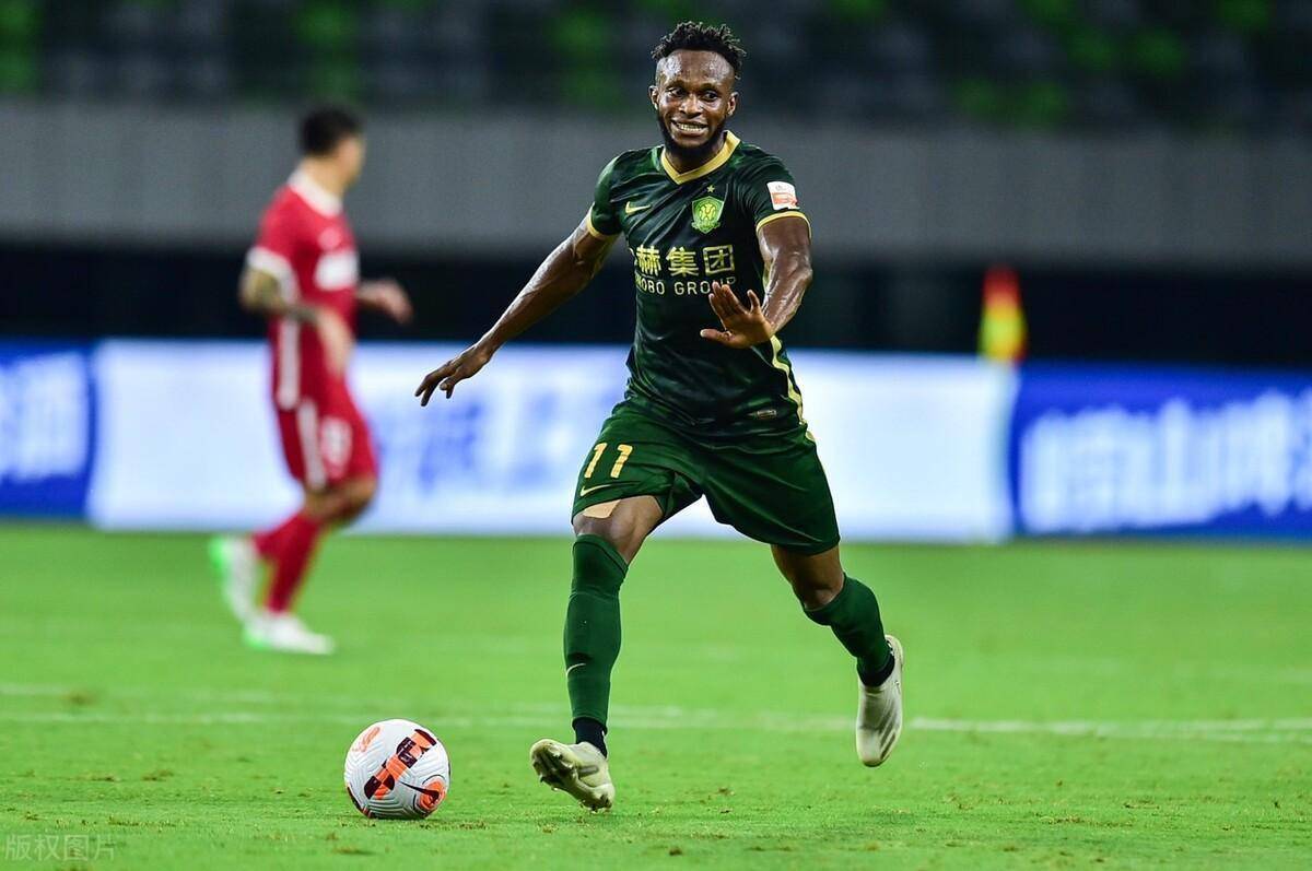 他是国安本赛季重量级新援,加盟球队至今未进球,已成水货前锋_阿德本