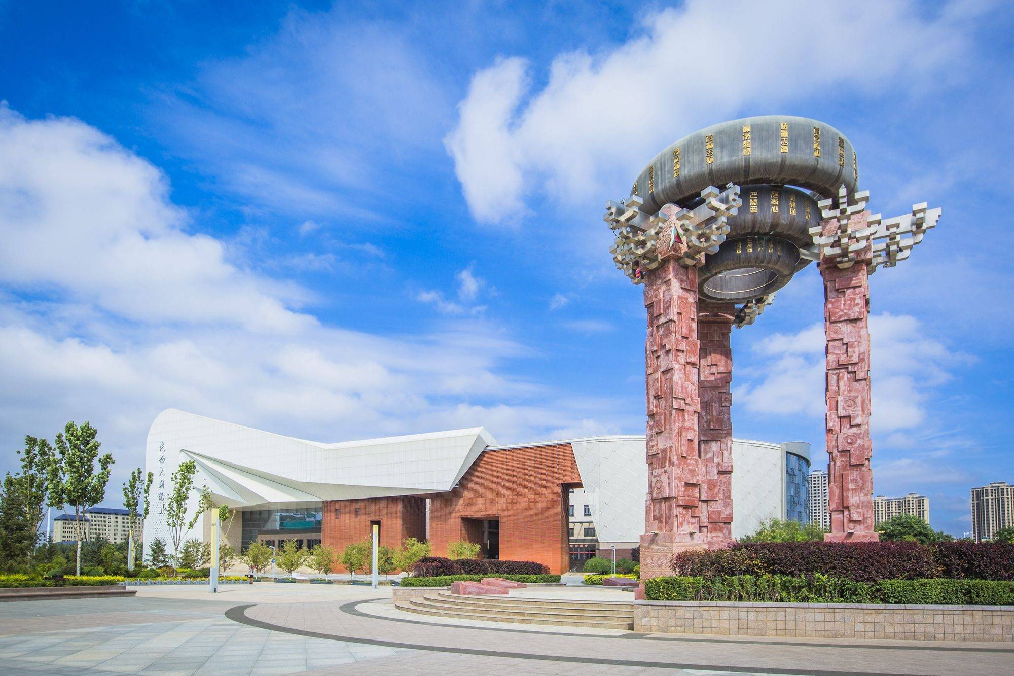 甘肃定西有一座地标性建筑,高大瞩目,是史上最精美的计量器具_公园